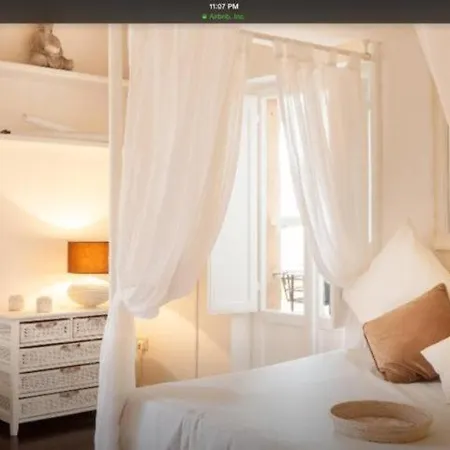 Piazza Navona White Apartment