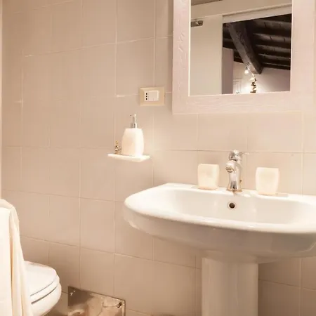 Piazza Navona White Apartment Rom