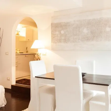 Apartment Piazza Navona White